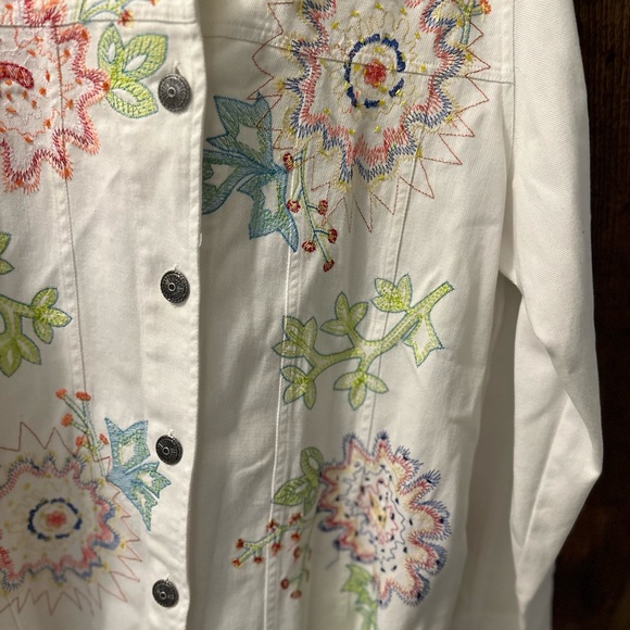 White Stag white floral embroidered button down jacket - Picture 4 of 9